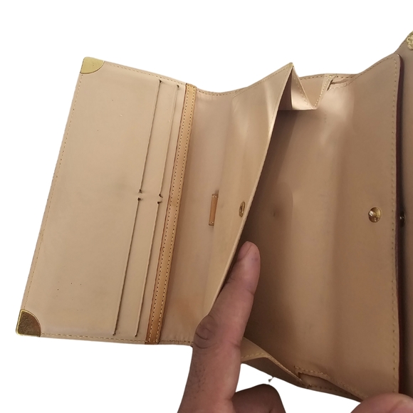 Louis Vuitton - Picture 7 of 7